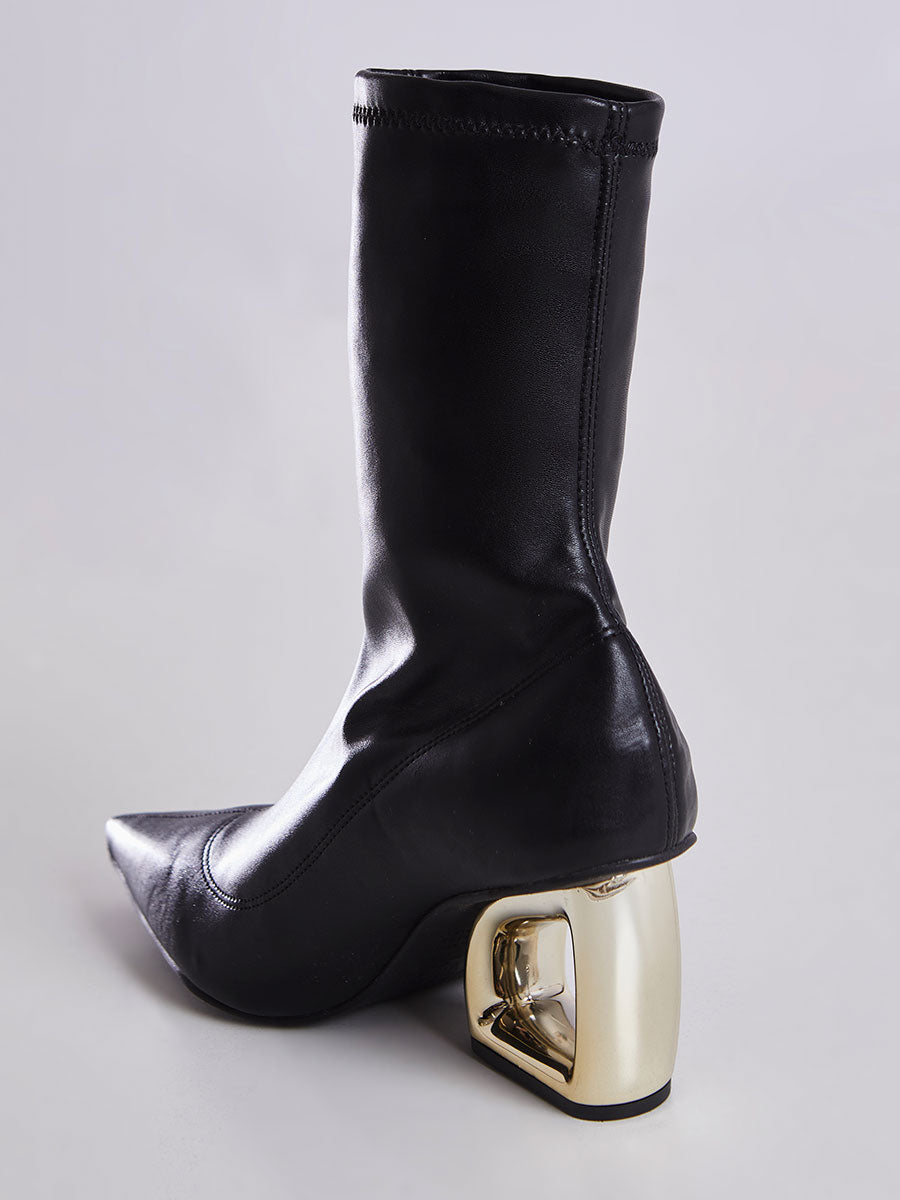 Bota Bico Fino Com Salto Geometrico Vazado Preto