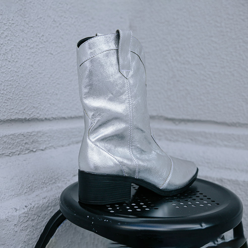Bota Western Metalizada Cano Medio Prata