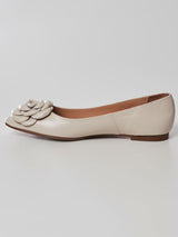 Sapatilha Bico Fino Flor Offwhite