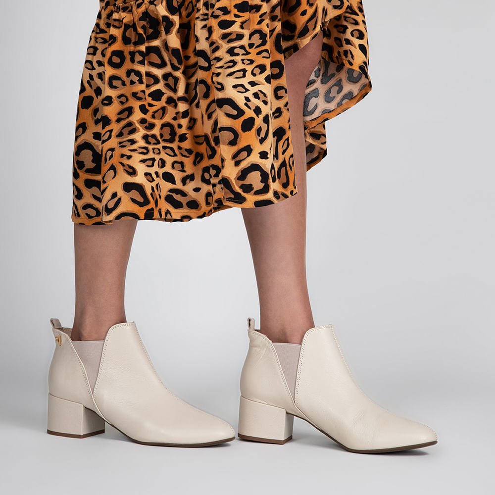 Bota Feminina Cano Curto Salto Baixo OffWhite