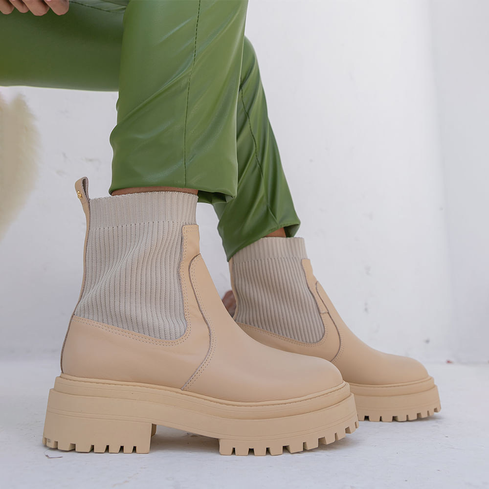 Bota Coturno Tratorada Cano Médio Offwhite