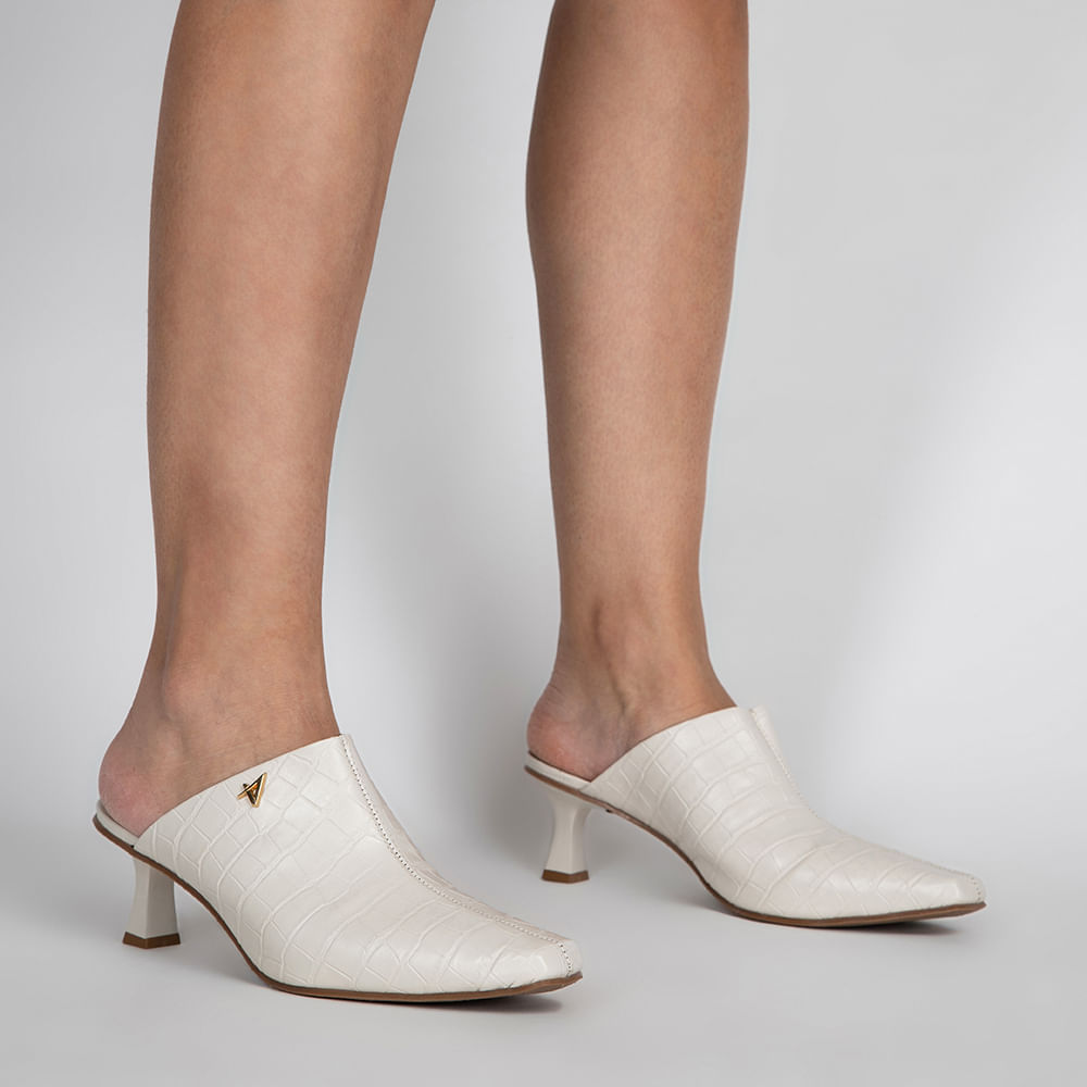 Mule Fechado Salto Fino Baixo OffWhite