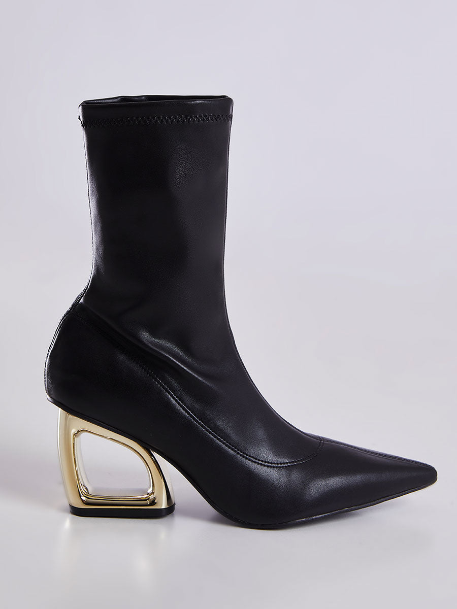 Bota Bico Fino Com Salto Geometrico Vazado Preto