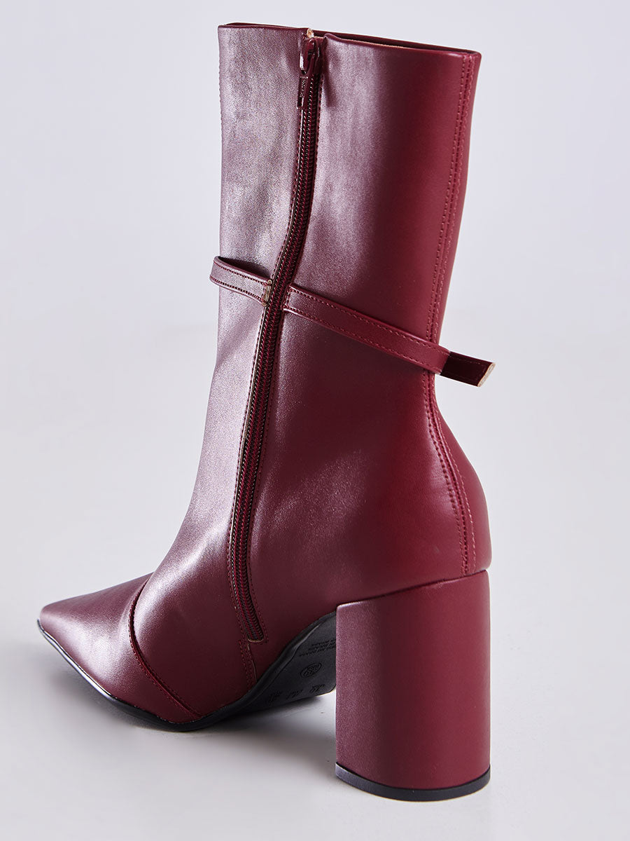 Bota Cano Médio Com Fivela e Salto Quadrado Vinho