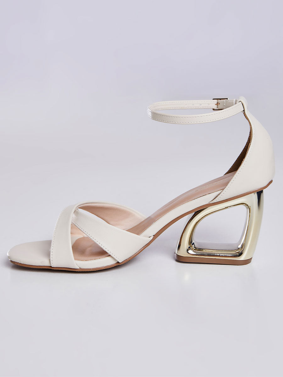 Sandalia Salto Geometrico Vazado Porcelana