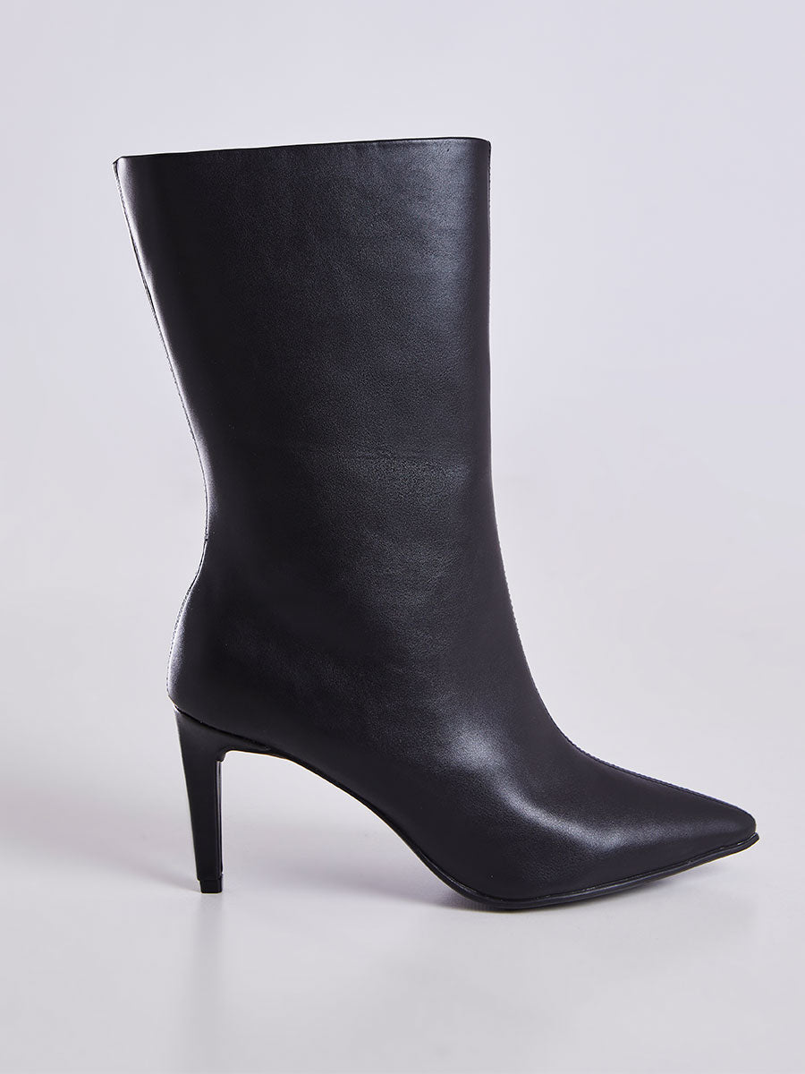 Bota de Couro Cano Medio Bico Fino Preto