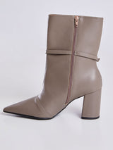 Bota Cano Médio Com Fivela e Salto Quadrado Camel