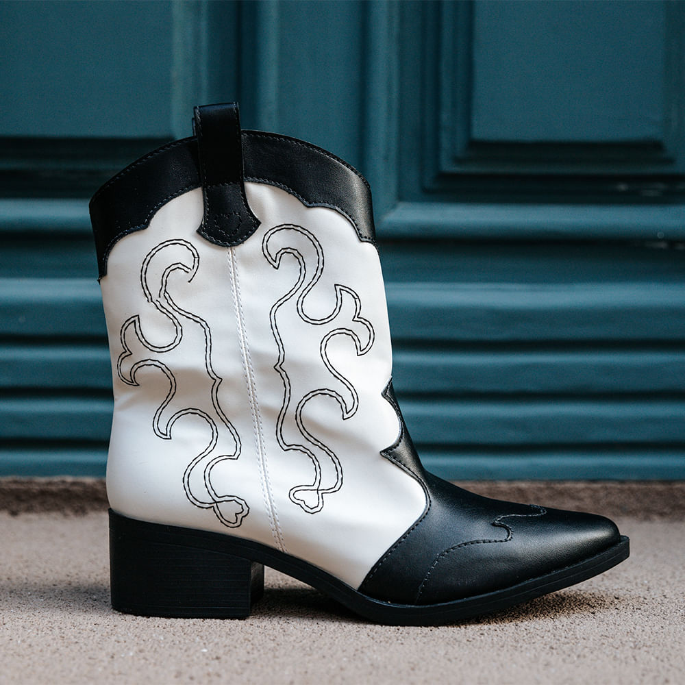 Bota Couro Western Cano Medio Preto