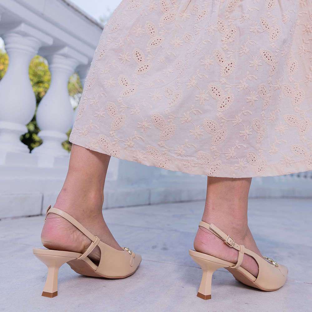 Scarpin Aberto Fivela Creme
