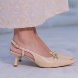 Scarpin Aberto Fivela Creme