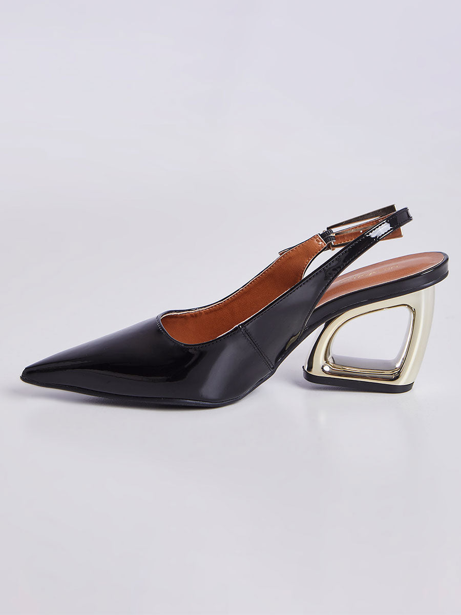 Scarpin Com Salto Geometrico Vazado Preto
