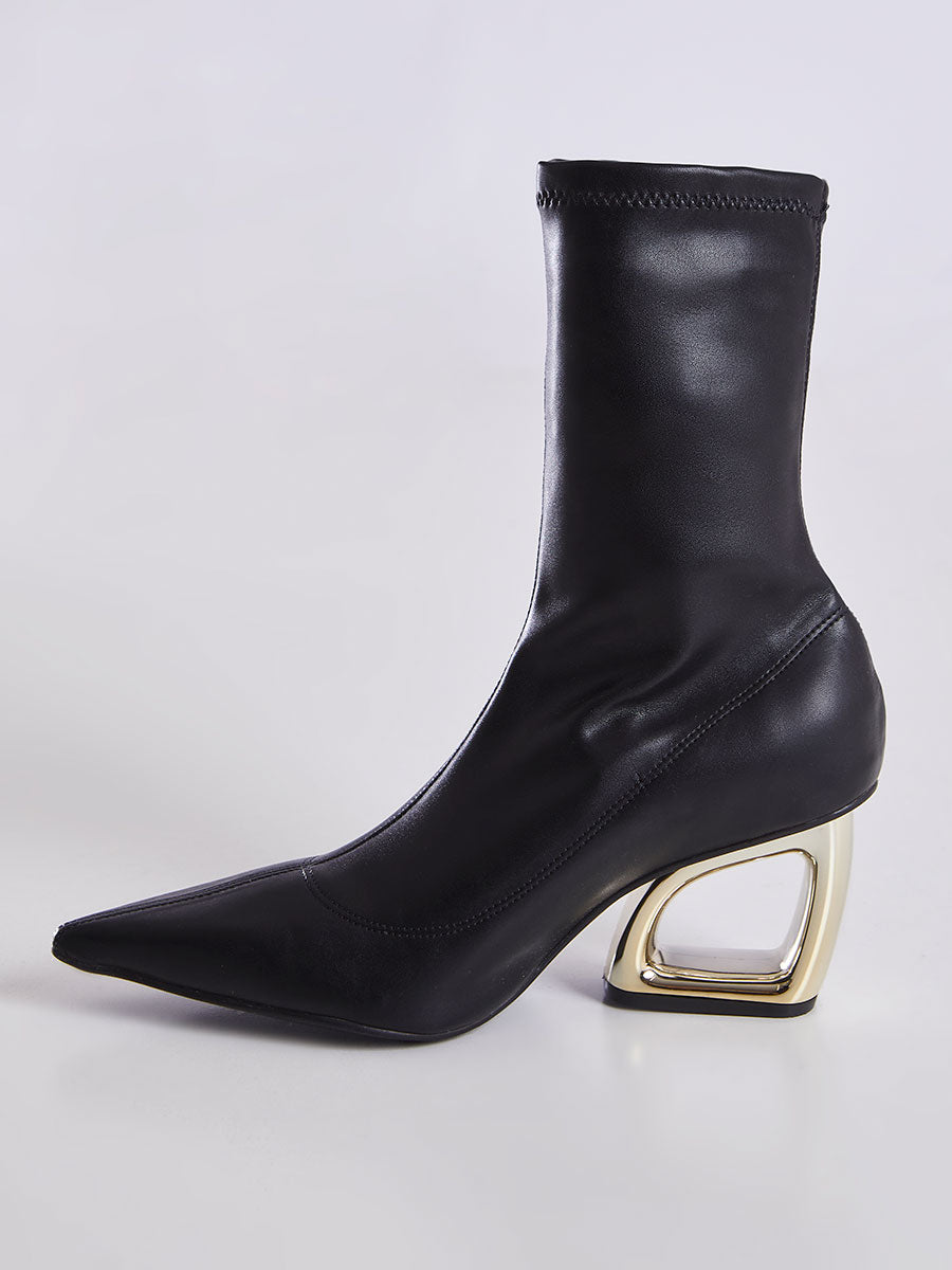 Bota Bico Fino Com Salto Geometrico Vazado Preto