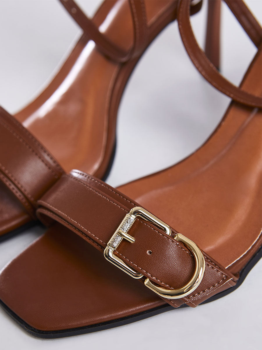 Sandalia Salto Fino com Fivela Camel