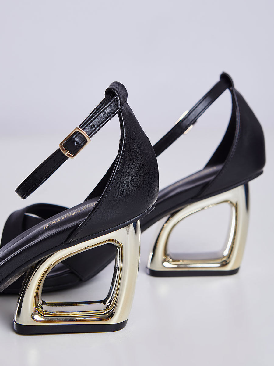 Sandalia Salto Geometrico Vazado Preto