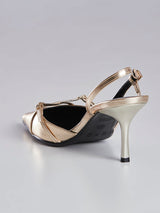 Scarpin Slingback Bico Fino e Salto Alto Dourado