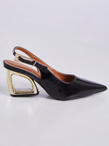 Scarpin Com Salto Geometrico Vazado Preto