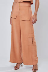 Calça Texturizada com Bolsos Camel