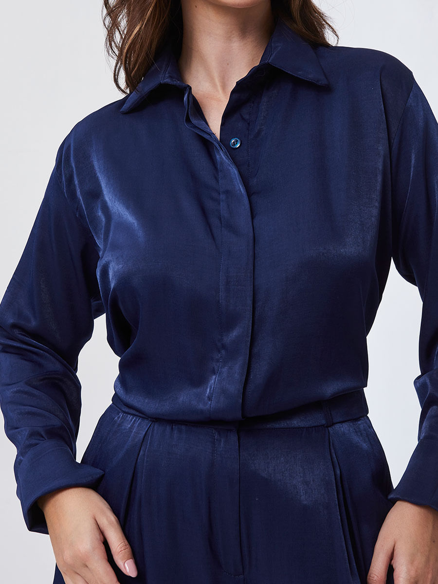 Camisa Acetinada Alongada Azul Marinho