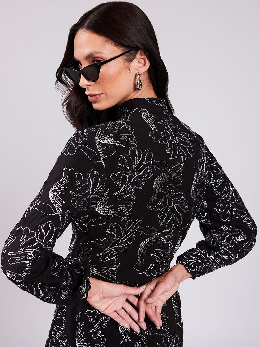 Camisa Bordada  Alto Relevo Fio Metálico Preto
