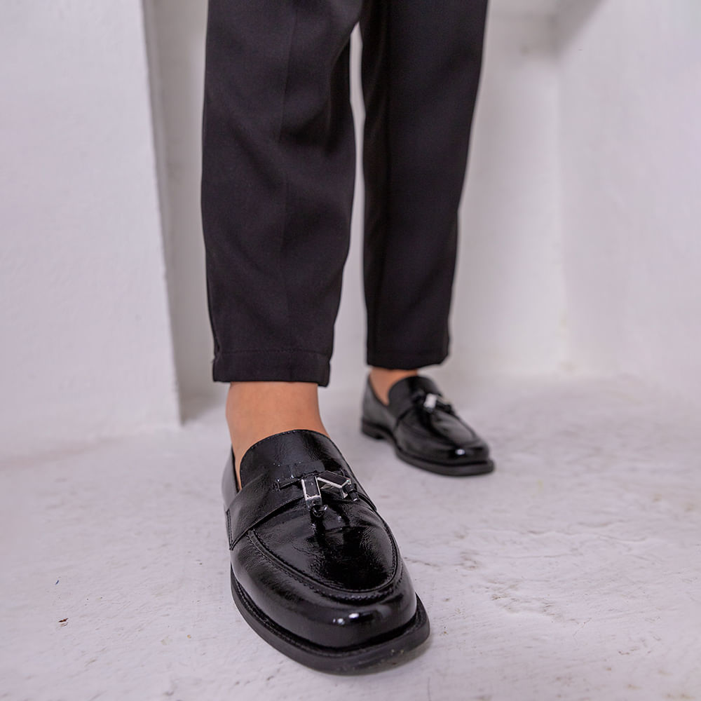 Mocassim Verniz com Ponteiras Metal Preto