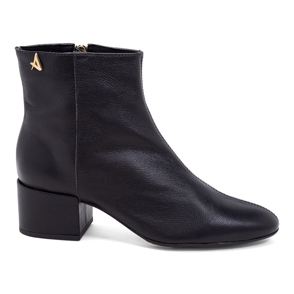 Bota de Couro Cano Médio Salto Bloco  Preto