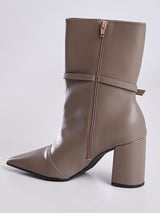 Bota Cano Médio Com Fivela e Salto Quadrado Camel