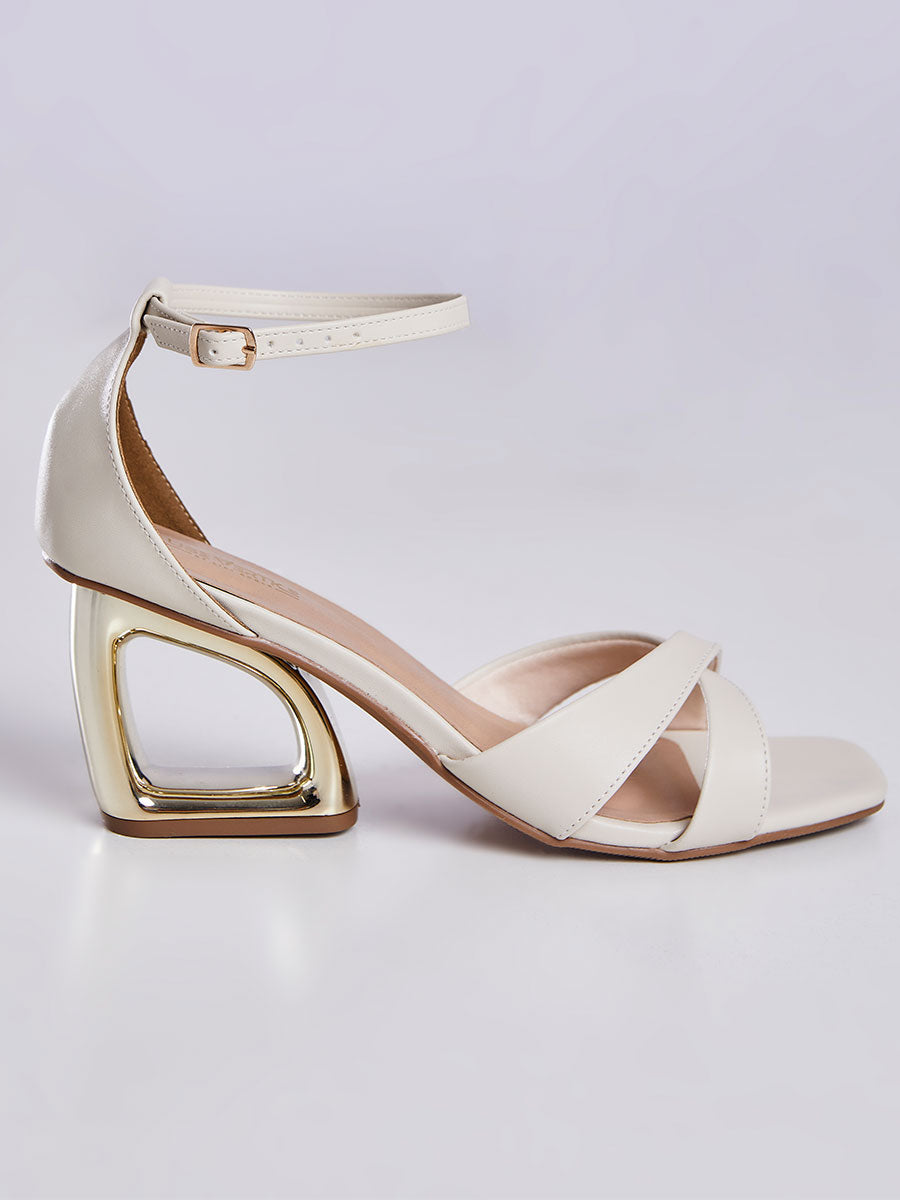 Sandalia Salto Geometrico Vazado Porcelana