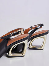 Scarpin Com Salto Geometrico Vazado Preto
