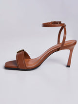Sandalia Salto Fino com Fivela Camel