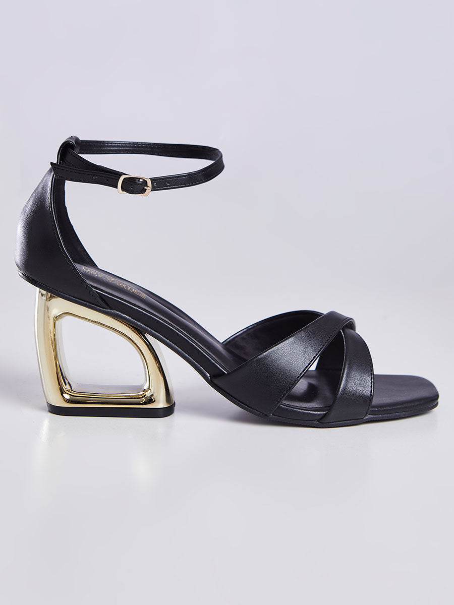 Sandalia Salto Geometrico Vazado Preto