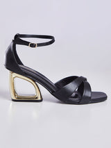 Sandalia Salto Geometrico Vazado Preto