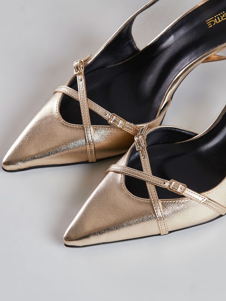 Scarpin Slingback Bico Fino e Salto Alto Dourado