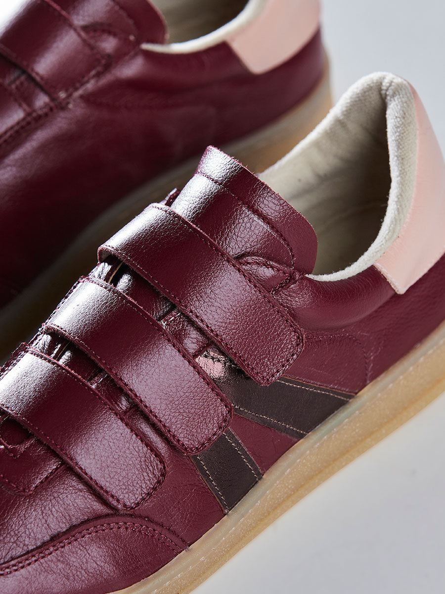Tênis Casual Feminino com Tiras de Velcro Marsala