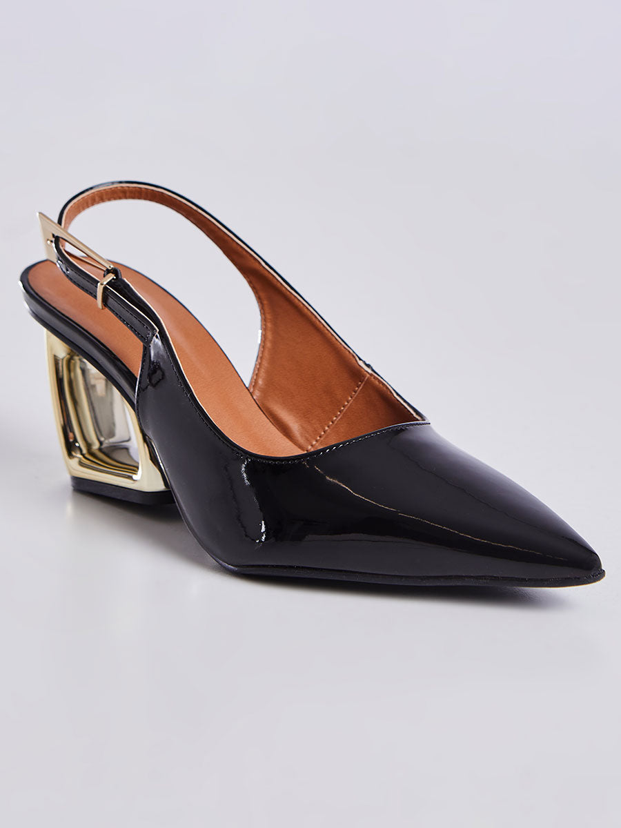 Scarpin Com Salto Geometrico Vazado Preto